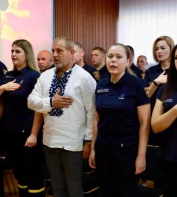 Поруч у найскладніші моменти. У Дніпрі рятувальники отримали нагороди від міста та області