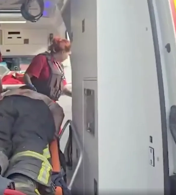 Авіаудар по Харкову: поранено рятувальників, які ліквідовували пожежу поблизу ТЦ