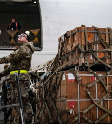 Пакети військової допомоги США Україні скорочуються через занепокоєння щодо запасів Пентагону — CNN