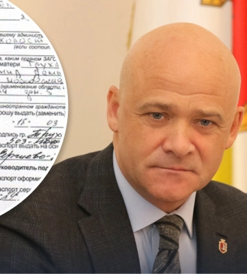 Мер Одеси Геннадій Труханов оформив паспорт РФ та банківську картку у лютому 2022 року: фото документів