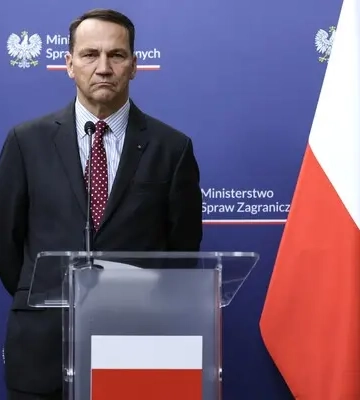 Onet: Польскую делегацию удивила манера общения Зеленского на переговорах в Киеве
