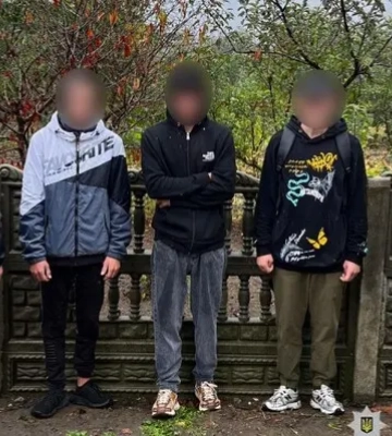 СБУ та Нацполіція затримали трьох підпалювачів, які намагалися знищити релейні шафи Укрзалізниці на Буковині