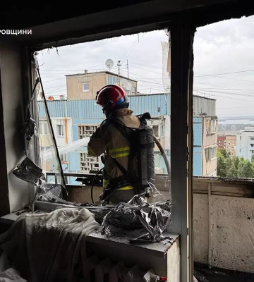 У Дніпрі в багатоповерхівці спалахнули два балкони: врятовано чоловіка
