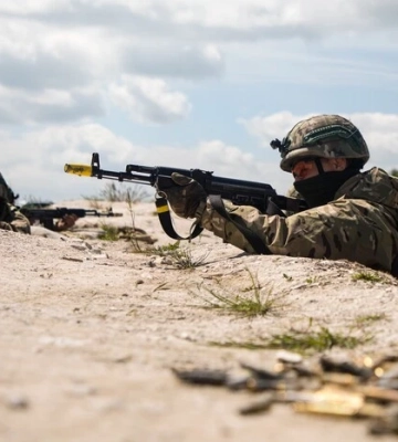 За добу армія РФ втратила 1200 військових, 6 танків та 31 артилерійську систему