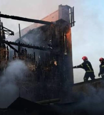 Во Львове дотла сгорел кинотеатр возле памятника Бандеры