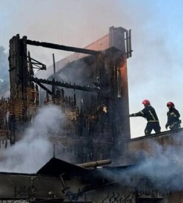 У Львові підпалили кінотеатр &quot;Дзвін&quot; біля пам’ятника Бандері. ФОТОрепортаж