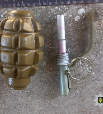 На Одещині чоловік погрожував сусідці гранатою