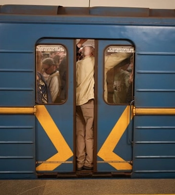 Чи встановлять захисні екрани на станціях метрополітену у Києві: міськрада відповіла на петицію