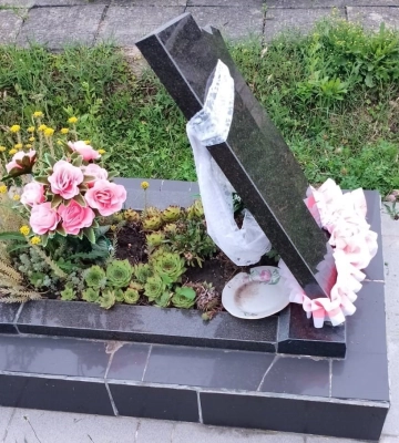 У Луцькому районі молодик познущався з могил на кладовищі