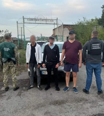 Закарпатець  разом  із  неповнолітнім намагався переправити чоловіка через кордон