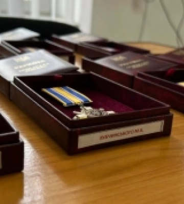 У Сарнах родинам полеглих Героїв вручили посмертні ордени