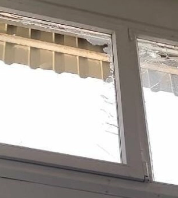 Ворог вдарив дроном по Нікополю: двоє поранених, пошкоджена адмінбудівля