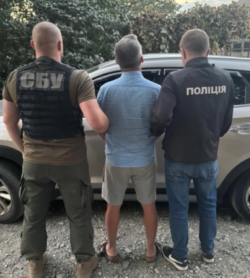 У Кропивницькому СБУ затримала організатора злочинної групи, який вимагав мільйони гривень у родичів загиблих воїнів