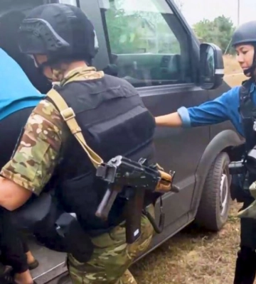 «Мене двічі мало не вбило»: поліцейські під обстрілами врятували кількох жителів Донеччини