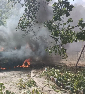 Ворог вдарив дроном по Нікополю: двоє поранених, пошкоджена адмінбудівля