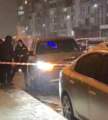 В Киеве на АЗС застрелили мужчину, автомобиль угнали