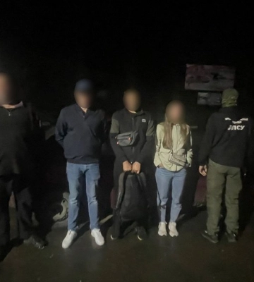 Чоловік заплатив 13 тис. дол. за подорож у багажнику до кордону з Румунією, - ДПСУ. ФОТО