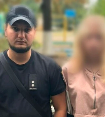 Поліція затримала двох неповнолітніх дівчат, які палили автівки військових