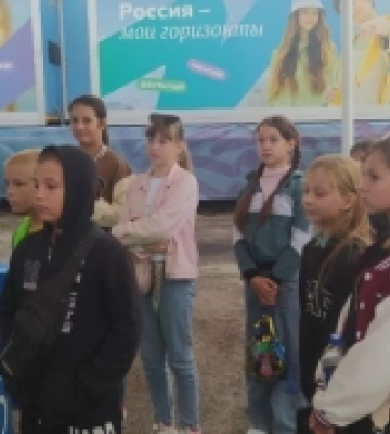 Виставка «Росія – моя історія»: окупанти на Херсонщині примусово нав'язують дітям російську пропаганду