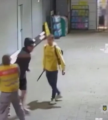 У Києві двоє чоловіків вночі напали на працівника АЗС після відмови продати алкоголь - поліція