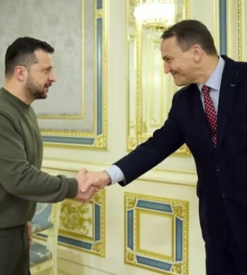 Зеленський посварився із Сікорським у питанні Волинської трагедії?