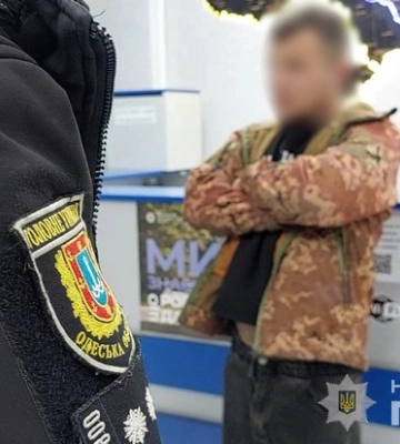 Цікаві традиції: у місті Білгород-Дністровський яскраво провели на пенсію вогнеборця 