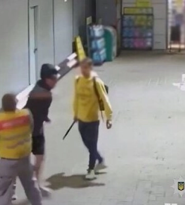 Вночі у Києві двоє молодиків напали на працівника АЗС, бо не змогли купити алкоголь, - поліція. ФОТОрепортаж