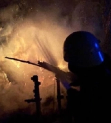 На Волині поблизу дачного масиву горіла будівля