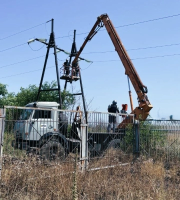 Енергетики ДТЕК після обстрілів повернули світло для 1,6 тисячі родин Дніпропетровщини