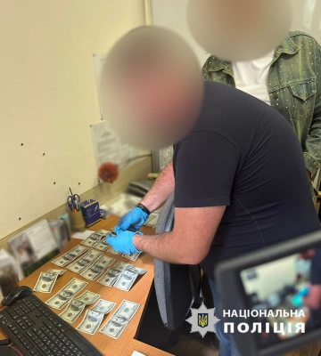 В Одесі посадовиця навчального закладу вимагала хабар від абітурієнта за вступ до морського вишу