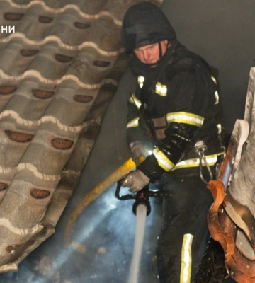 Рятувальники ліквідували пожежу, яка виникла в житловому секторі через ворожий обстріл