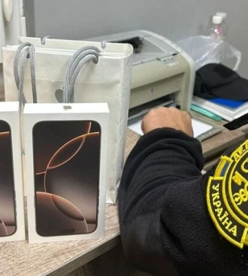 Контрабанда IPhone 16: українські митники вилучили першу партію смартфонів