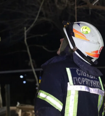 Окупанти обстріляли Харків: одна з бомб впала біля медзакладу