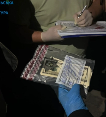 У Тернополі чоловіка підозрюють у переправленні військовозобов&#039;язаних за 9 тисяч доларів