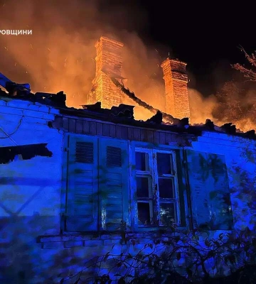 У Дніпрі вщент вигорів приватний будинок