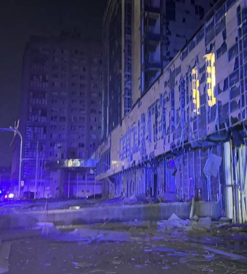 росія убила людей в Кривому Розі, у Харкові приліт по центру міста (, )