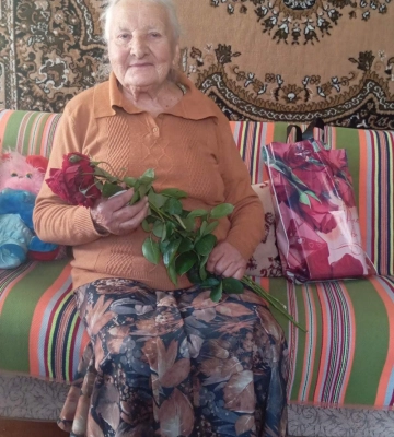Онук нині захищає Україну: на Волині довгожителька відзначила день народження