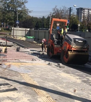 У Львові на просп. Чорновола підприємці вже переробляють ведодоріжку