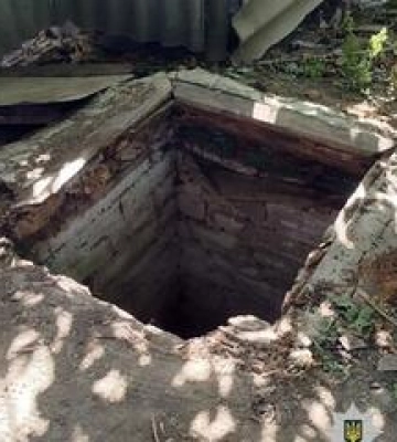 На Полтавщині виявили тіло жінки у вигрібній ямі