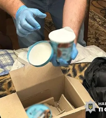 У Києві затримано наркозбувачів, які маскували заборонені речовини під солодощі 