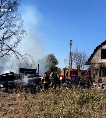 Рятувальники ліквідували три пожежі, які спричинили ворожі удари по житловому сектору