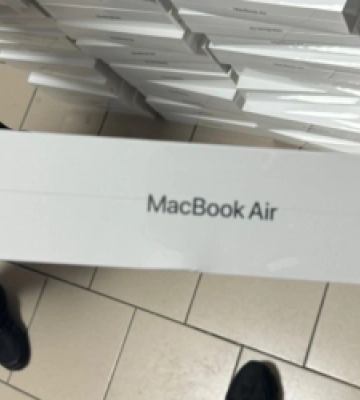 На кордоні зі Львівщиною у автобусі виявили техніку Apple на 3 мільйони гривень