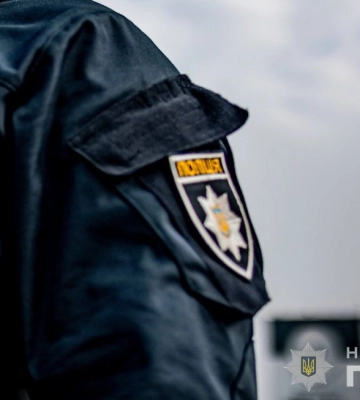 На Дніпропетровщині син побив матір: жінку забрала “швидка”