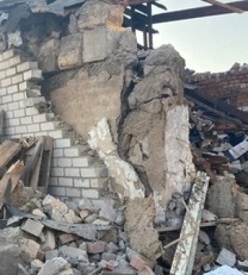 Сеть всколыхнуло видео с женщиной возле разрушенного дома в Кривом Роге