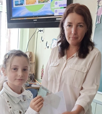 У Сарнах другокласниця самостійно зібрала та передала тисячу гривень на ЗСУ