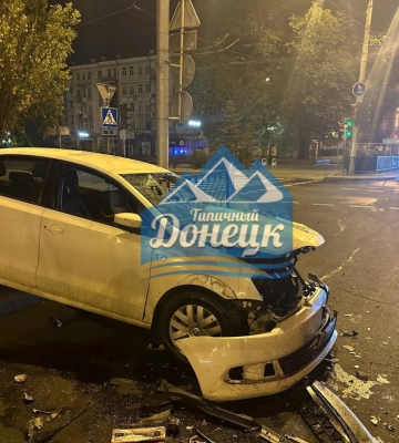 Российские военные устроили ДТП в центре Донецка