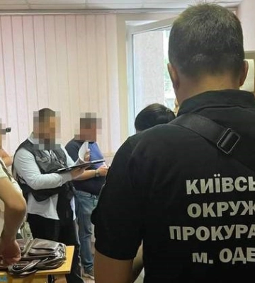 Працівниця Одеської морської академії вимагала $1500 за допомогу у вступі до навчального закладу — прокуратура
