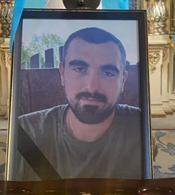 Зустріли на колінах: на Волині попрощалися з воїном Олександром Шевчуком 