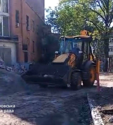 "Робимо місто чистішим": у Дніпрі до Всесвітнього дня прибирання зібрали сміття на Набережній