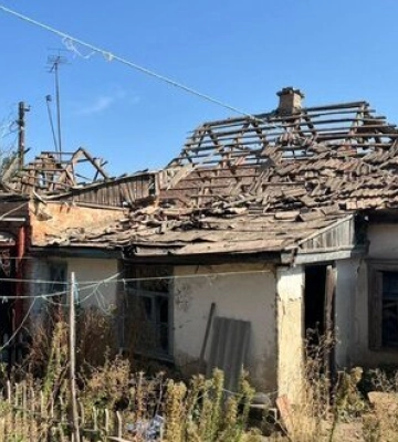 Впродовж дня загарбники 20 разів обстріляли Нікопольщину. Пошкоджені приватні будинки, підприємство, газогони та ЛЕП. ФОТОрепортаж
